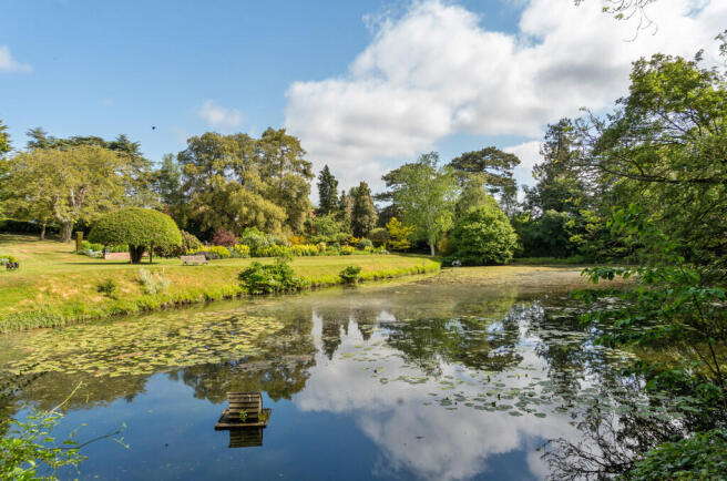 1298086-6827737eb...