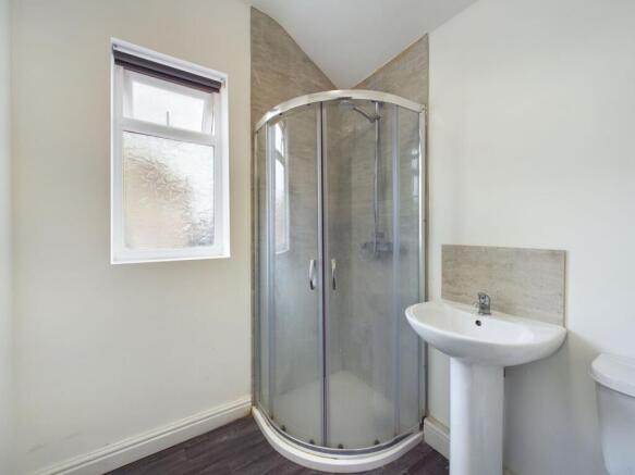 5 bed House of Multiple Occupation to rent Image 7