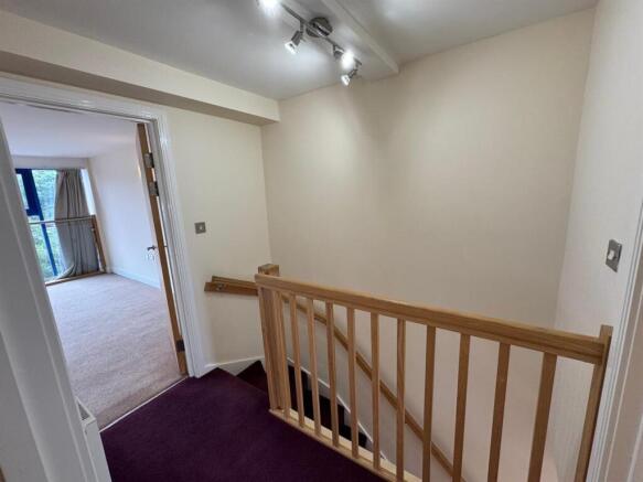 2 bed Apartment to rent Image 4