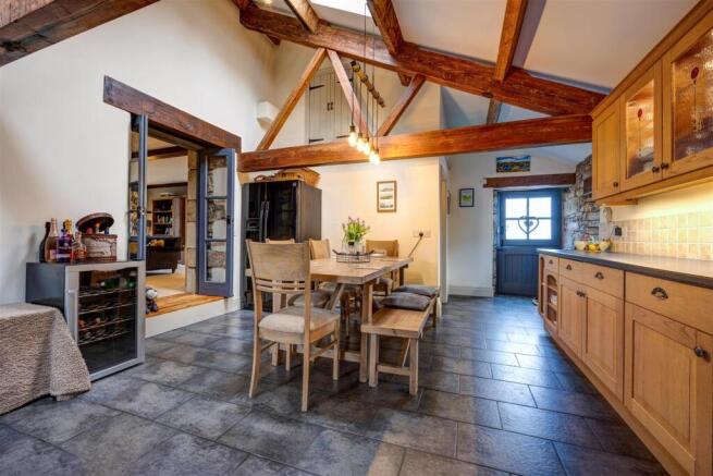 4 bed Barn Conversion for sale Image 9