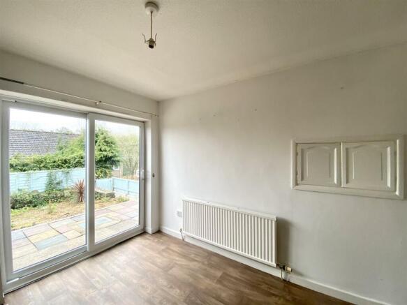 LIVING/DINING ROOM