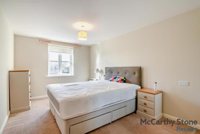 2 bed Apartment for sale Image 6