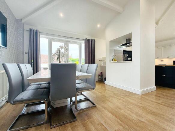 4 bed Semi-Detached for sale Image 9