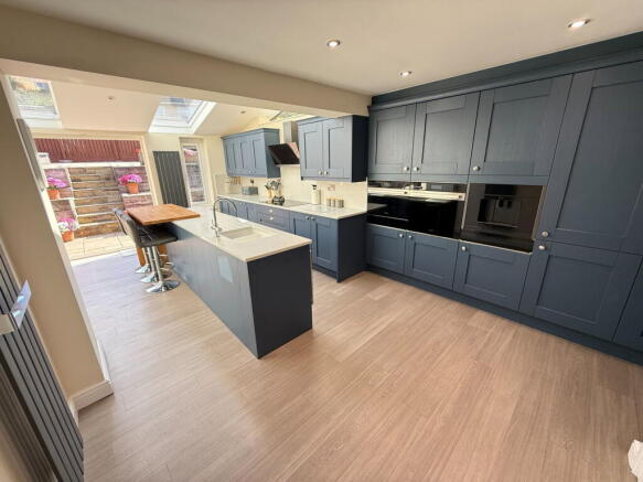 4 bed Detached for sale Image 6