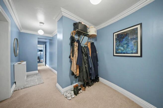 3 bed Apartment for sale Image 6