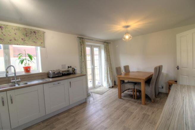 KITCHEN / DINER