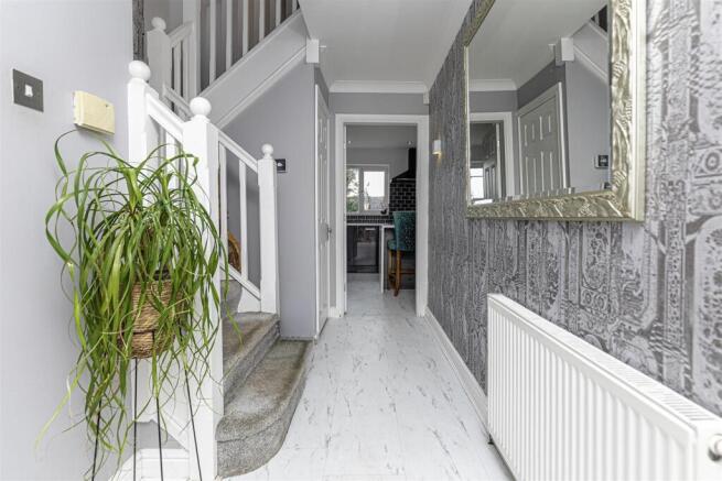 4 bed Detached for sale Image 6