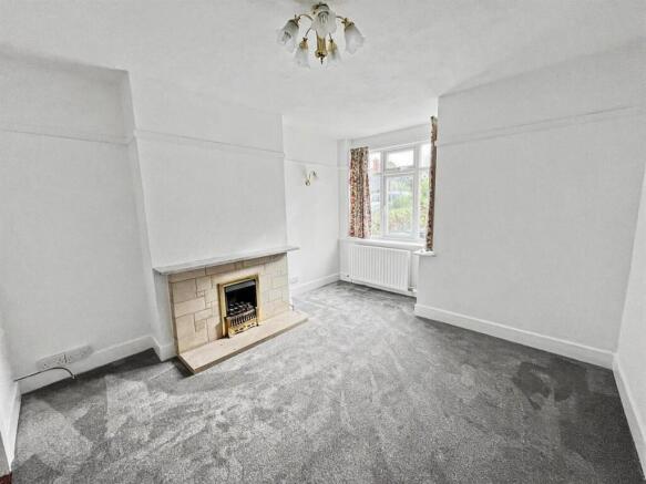 Neutral sitting room