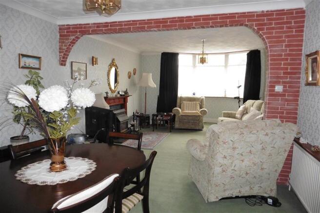 Lounge/Dining Area