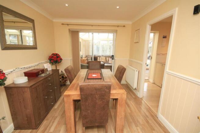 SEPARATE DINING ROOM