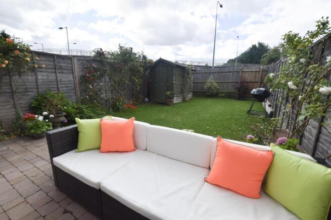 ENCLOSED REAR GARDEN