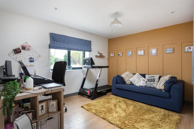 4 bed Detached for sale Image 11