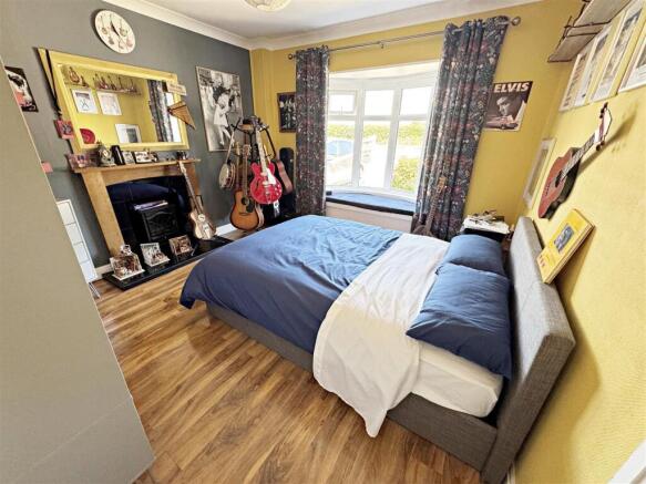 BEDROOM 2