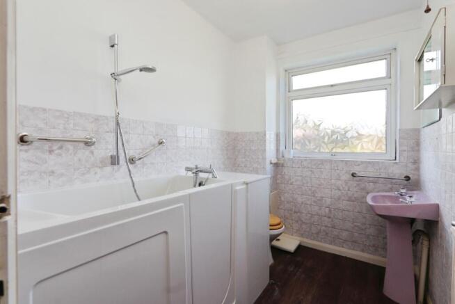 3 bed Flat for sale Image 8