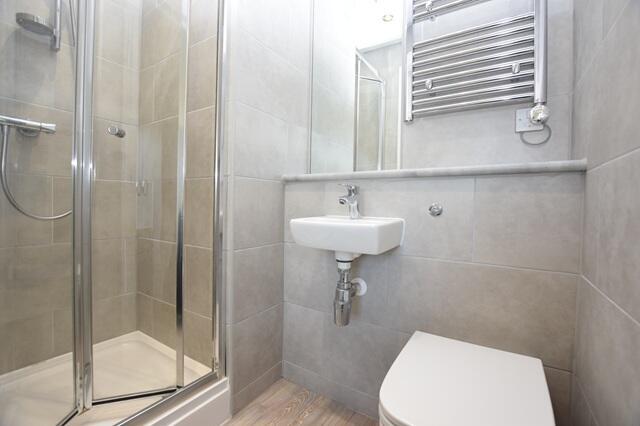 2 bed Apartment to rent Image 8