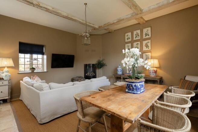4 bed House for sale Image 9