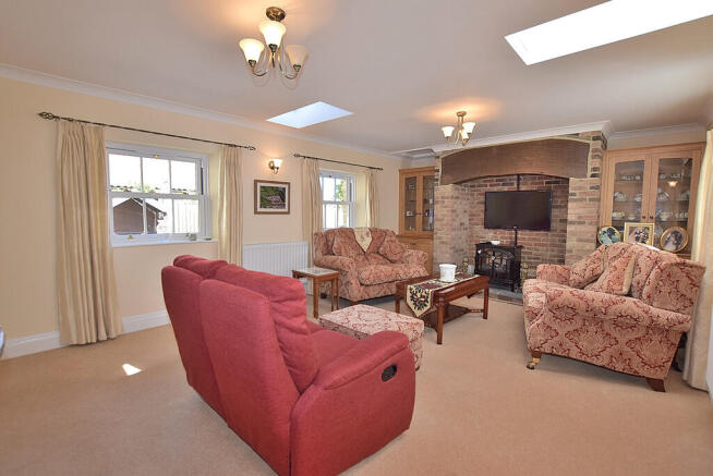 3 bed Semi-Detached for sale Image 4
