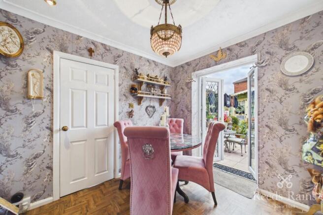 3 bed Semi-Detached for sale Image 4