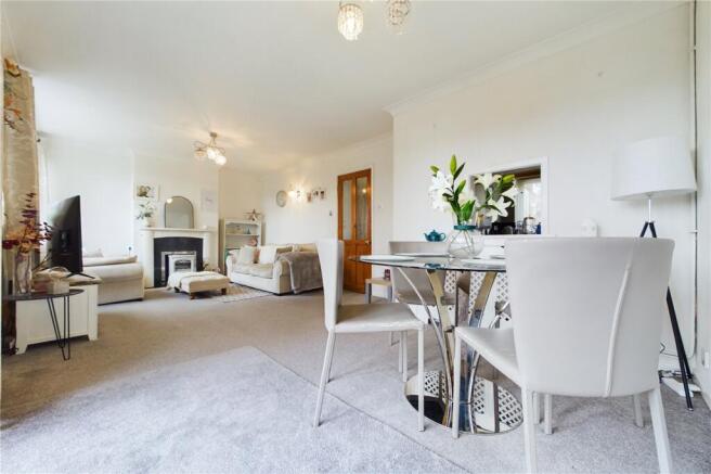 Lounge/Dining Room