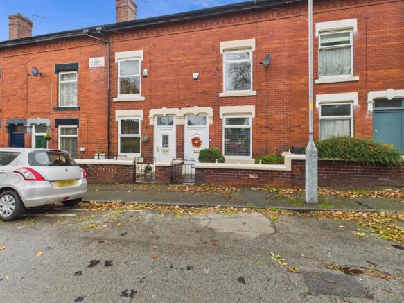 CAM03729G0-PR0165-STILL028