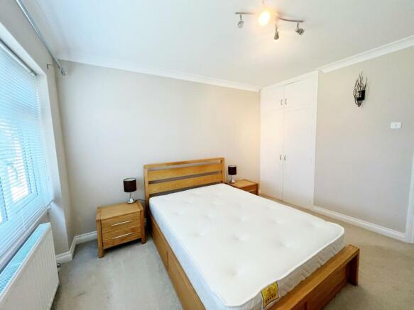 Bedroom 1 pic 3.jpg