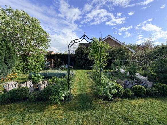 2 bed Detached Bungalow for sale Image 8