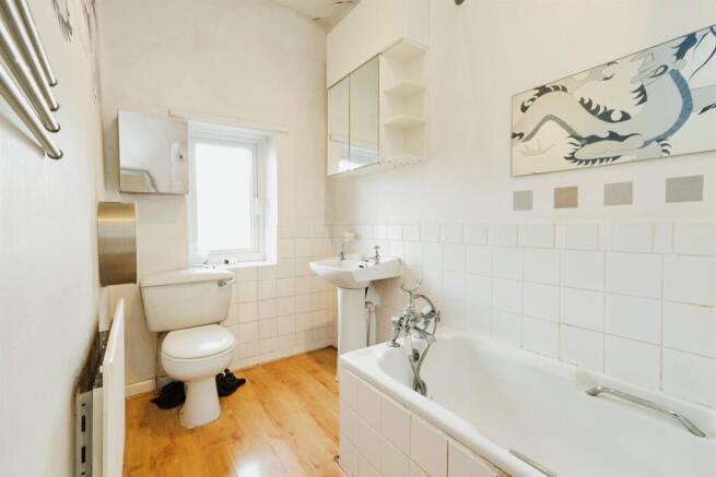 3 bed Terraced for sale Image 10