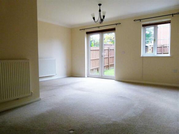 LIVING ROOM / DINING