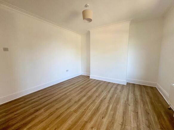 3 bed Semi-Detached to rent Image 4