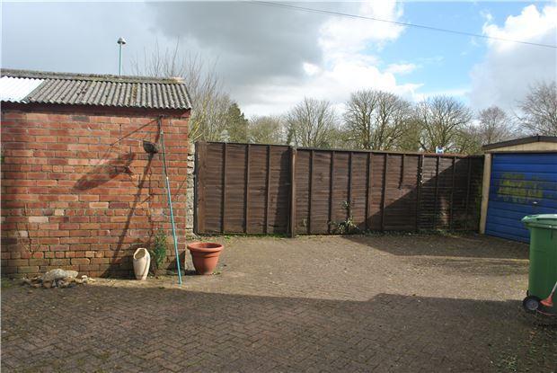 Driveway/Garages