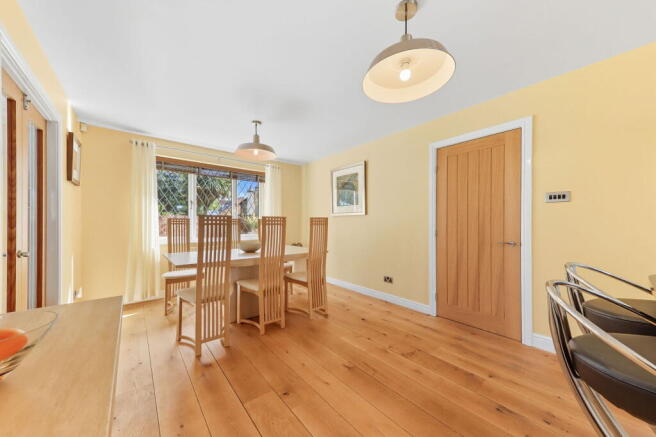4 bed Detached for sale Image 11