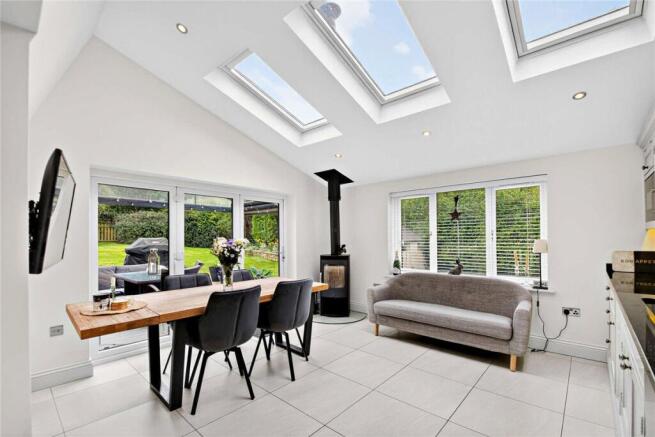 5 bed Detached for sale Image 9