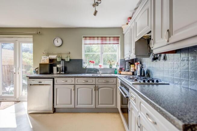 4 bed Detached for sale Image 11