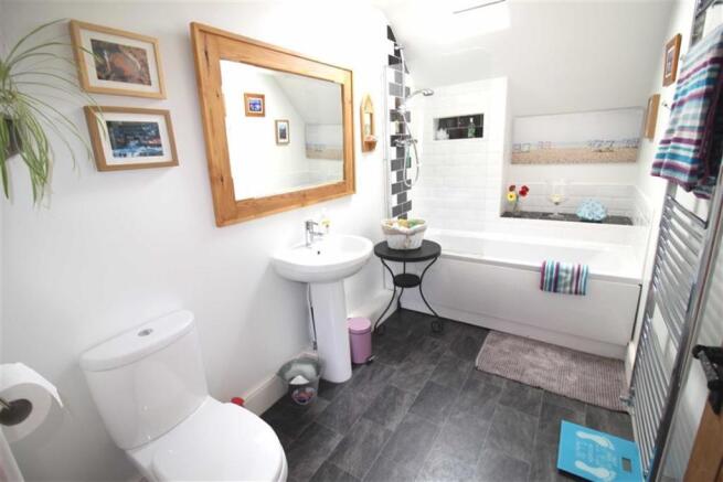 FAMILY BATHROOM