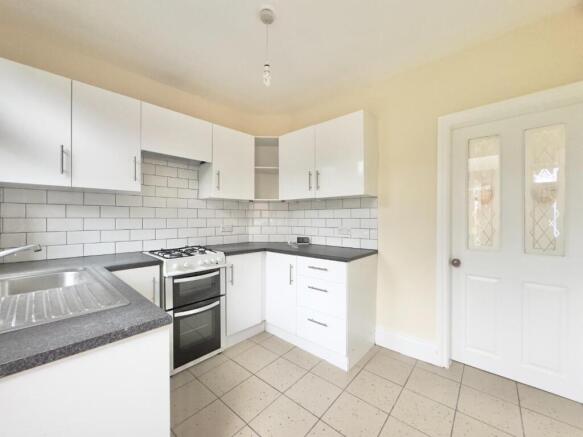 2 bed Terraced to rent Image 4
