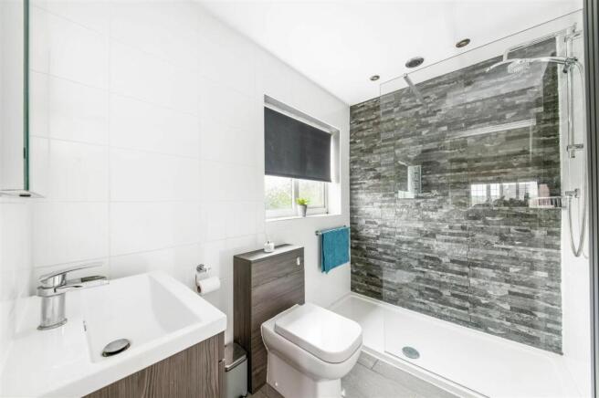 BED ONE ENSUITE.jpg