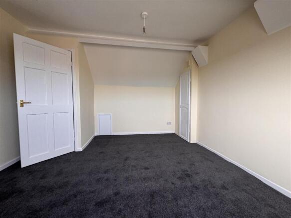 2 bed Terraced to rent Image 8