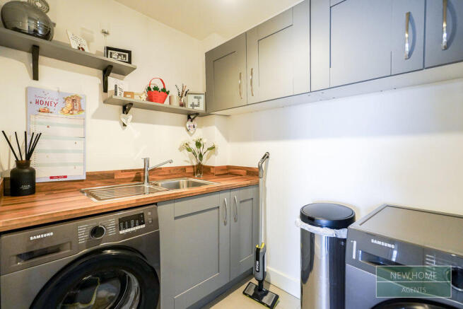 4 bed Detached for sale Image 9
