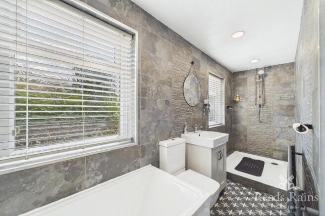 3 bed Bungalow for sale Image 11