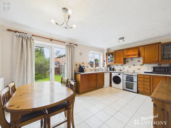 CAM03218G0-PR0966-STILL006