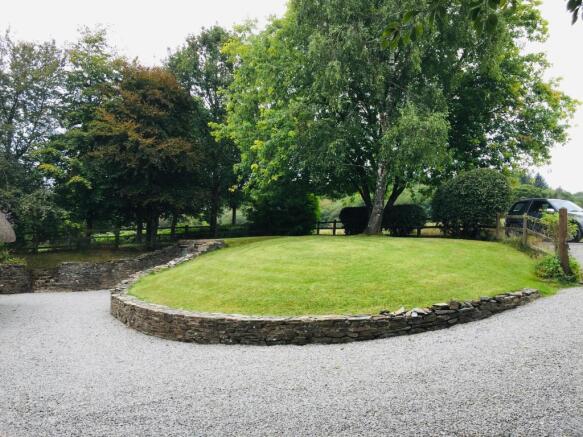 Driveway & front garden area