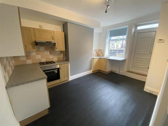 3 bed Terraced to rent Image 4