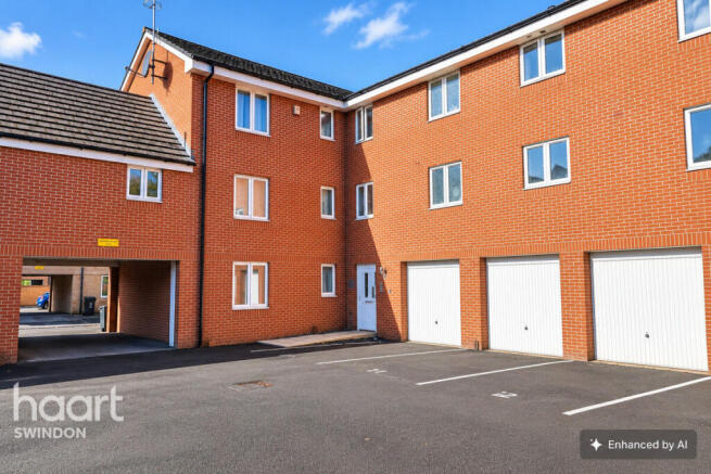 2-bed flat on Padstow Road, Swindon, £130,000