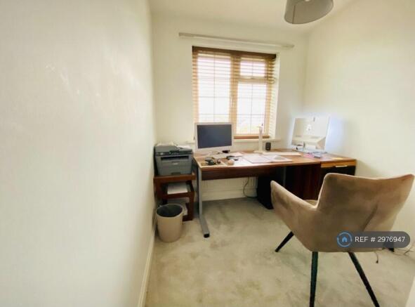 4 bed Semi-Detached to rent Image 10