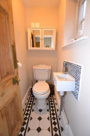 Cloakroom/wc 