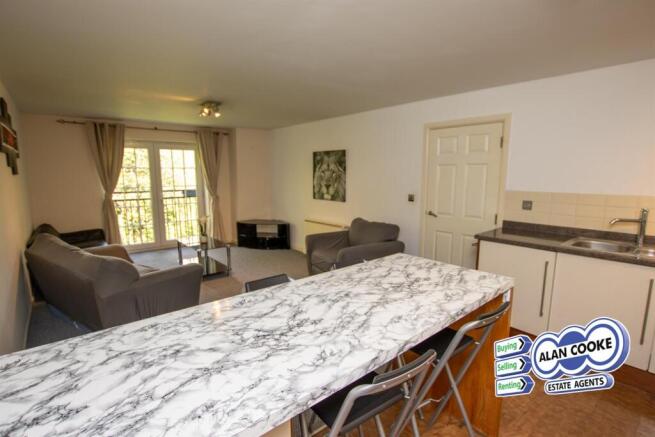 2 bed Flat to rent Image 5