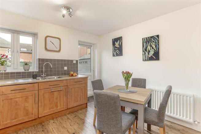 3 bed Town House for sale Image 7