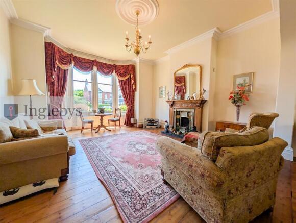 7 bed Town House for sale Image 5