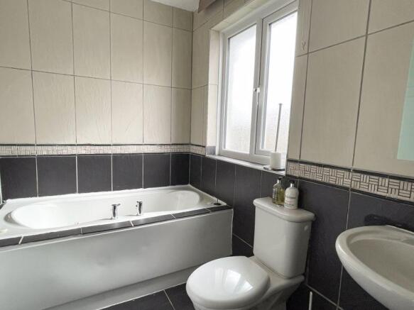 Family Bathroom 