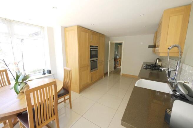 KITCHEN/BREAKFAST RO